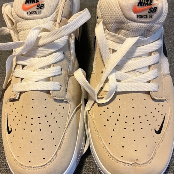 Nike SB Force 58 Low Basketball Shoes. Cream / Black - Picture 2 of 9